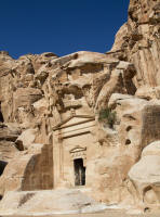 A façade, Little Petra
