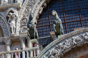 Horse statues over entrance of Basilica San Marco