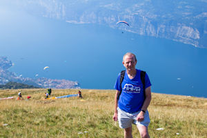 Tourist, paragliders and Malcesine in background