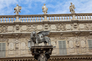 Statuary on the Palazzo Maffei