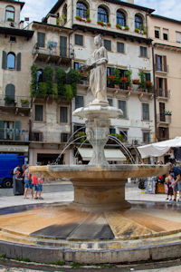 Fontana Madonna Verona