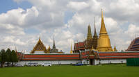 Wat Phra Kaew compound from the outside