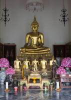 Buddhas inside some of the 4 surrounding viharn (sanctuaries)