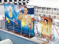Typical picture of King and Queen from Chit Lom Skytrain platform